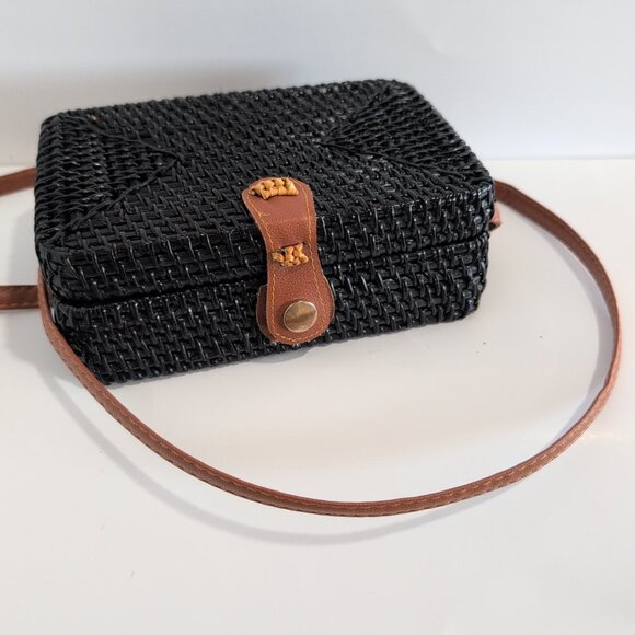 The Jetset Diaries Luna & Sol Black Woven Crossbody Rattan Purse Black Tan Strap - Picture 5 of 8